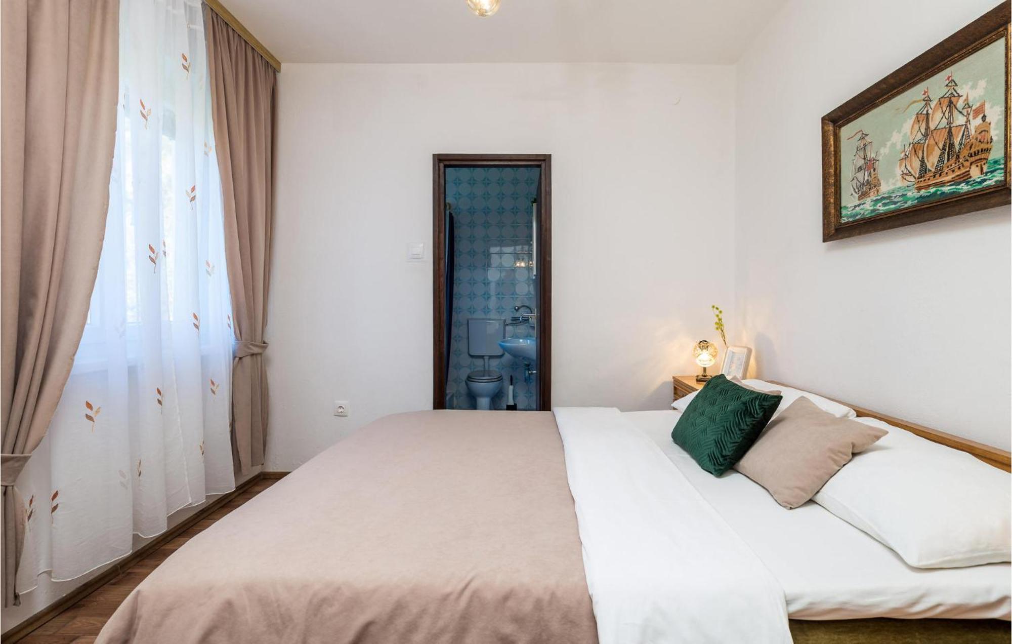 4 Bedroom Awesome Apartment In Sveti Juraj Exterior photo