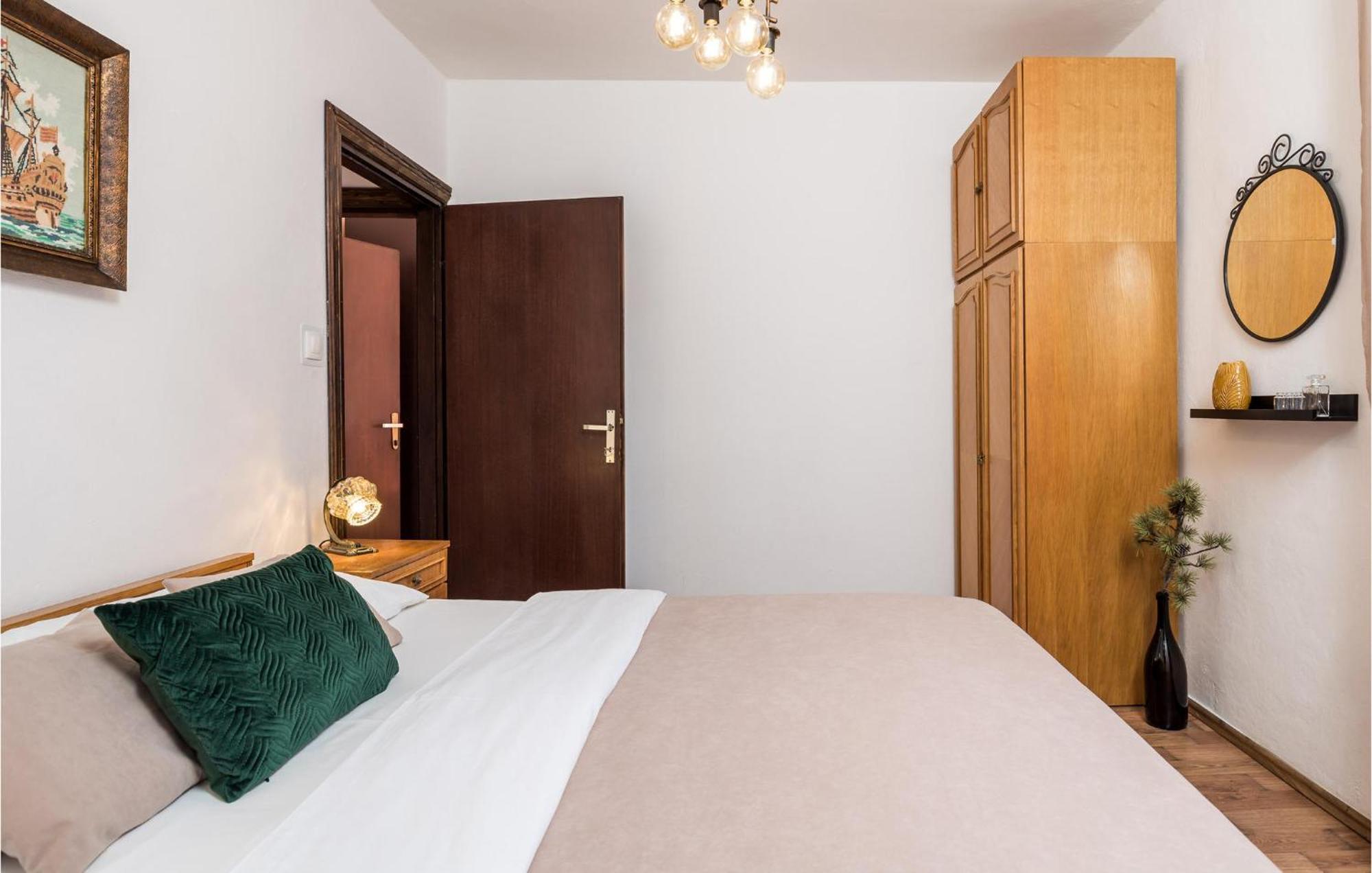 4 Bedroom Awesome Apartment In Sveti Juraj Exterior photo