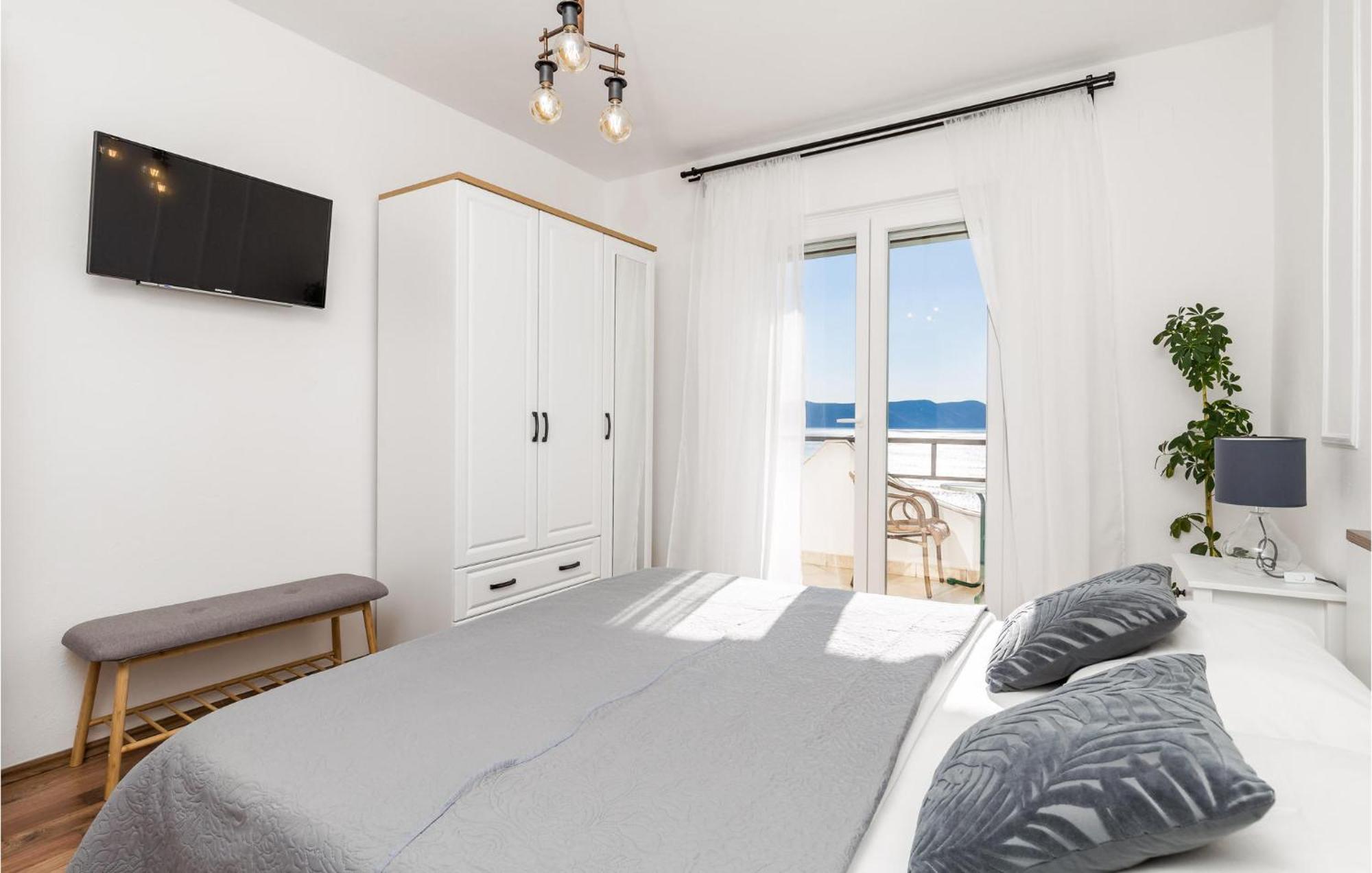 4 Bedroom Awesome Apartment In Sveti Juraj Exterior photo