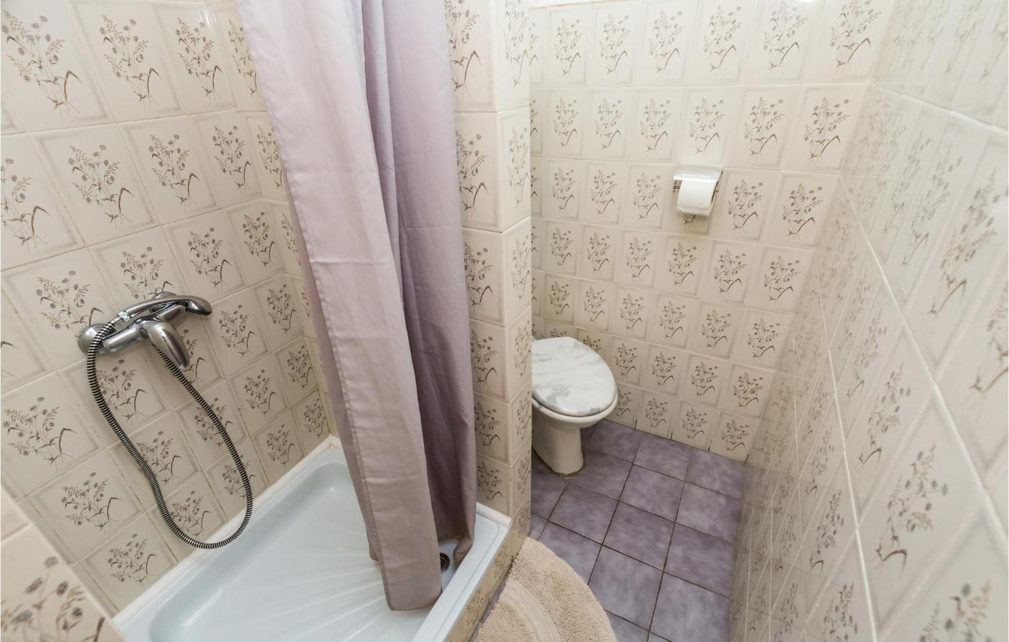 4 Bedroom Awesome Apartment In Sveti Juraj Exterior photo