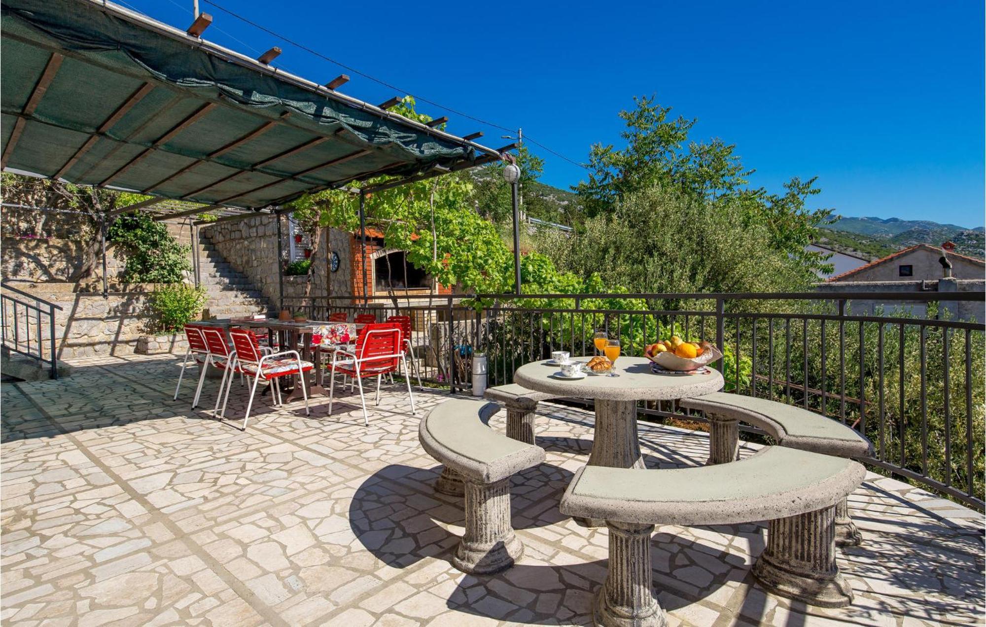 4 Bedroom Awesome Apartment In Sveti Juraj Exterior photo